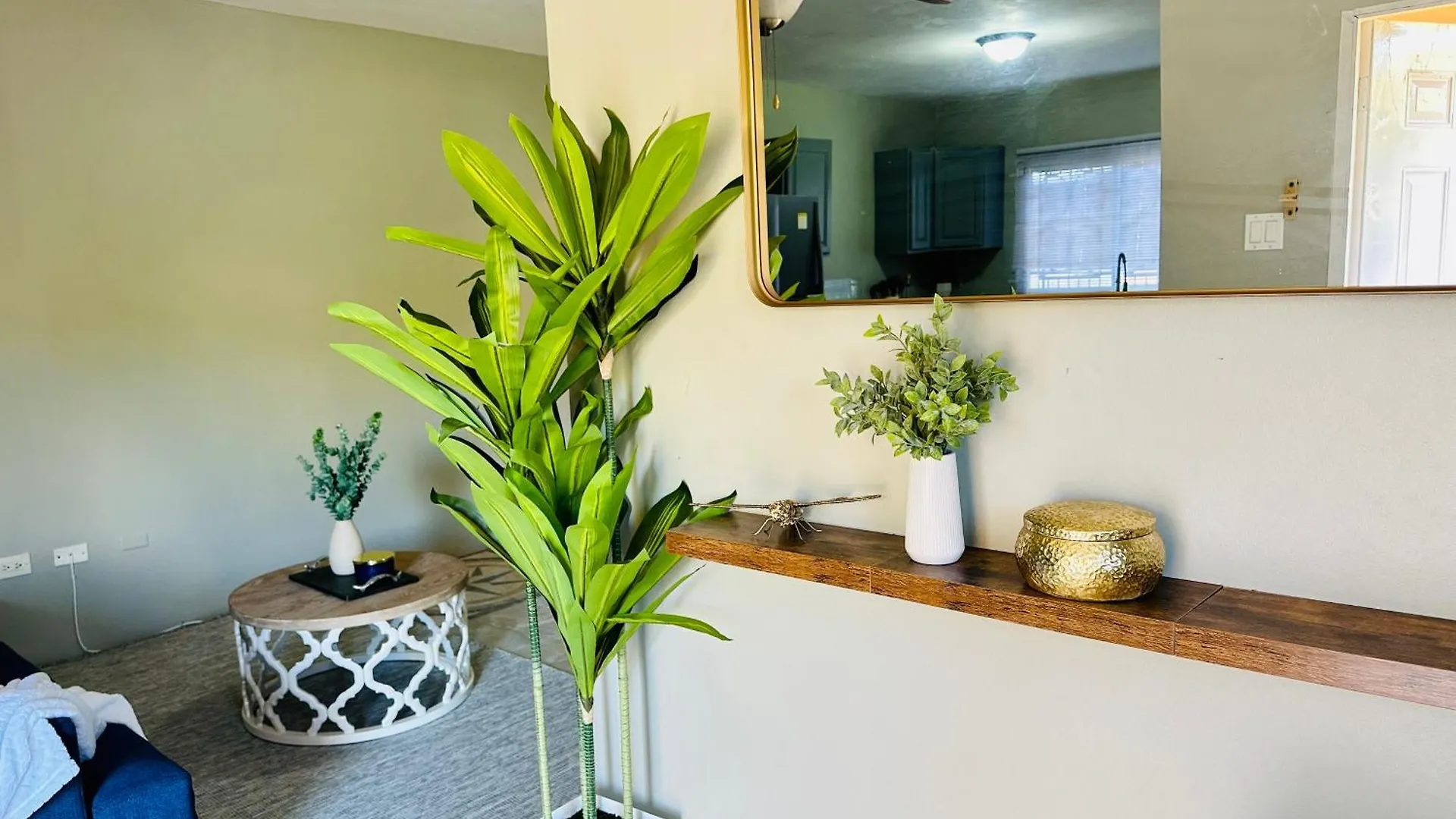 Island Paradise-Gated-Secure-Airport Pickup Available Montego Bay Apartment