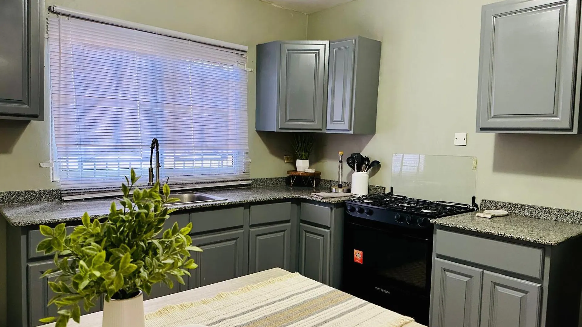 Apartment Island Paradise-Gated-Secure-Airport Pickup Available Montego Bay