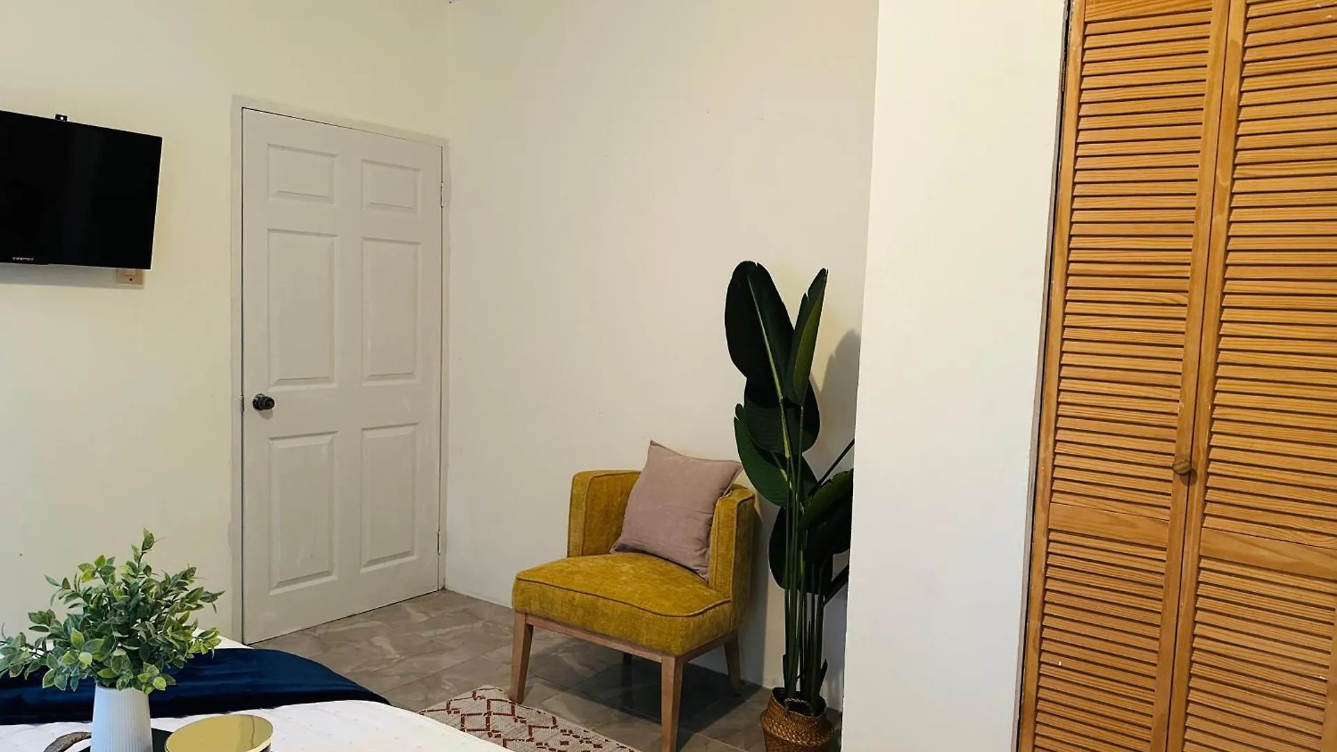 Island Paradise-Gated-Secure-Airport Pickup Available Montego Bay